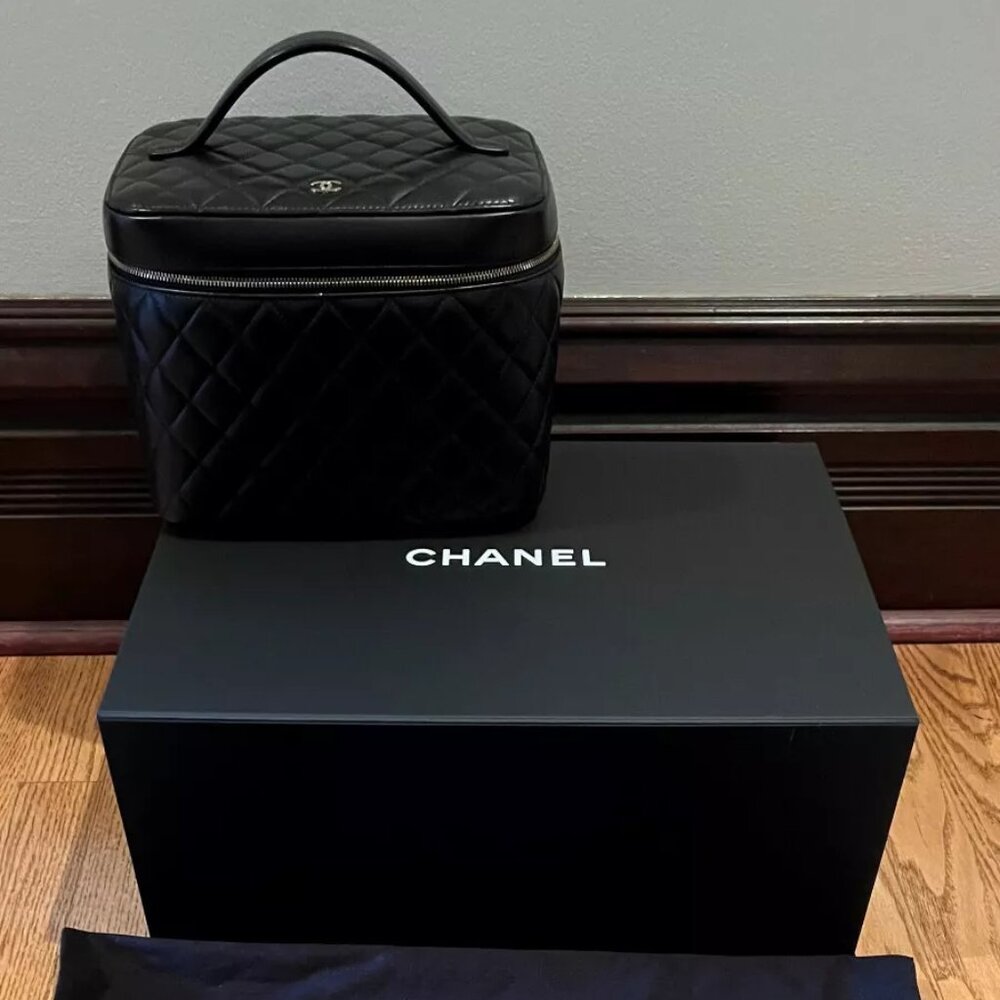 NIB 100% AUTH CHANEL Cosmetic Top Handle Vanity Bag Case Pouch Black Lambskin